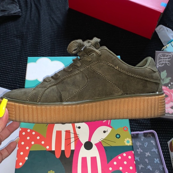 Shoes - Picture 3 of 4